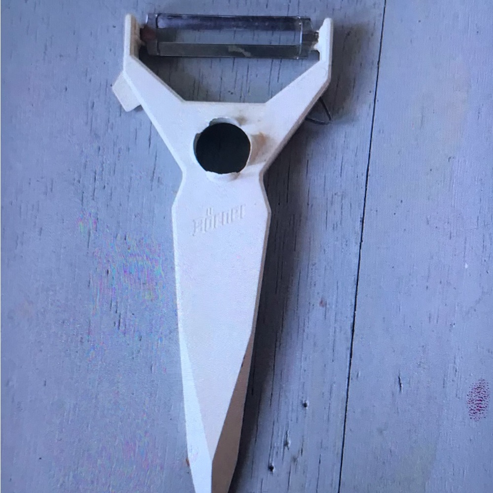 1960 Bonnet West Germany peeler